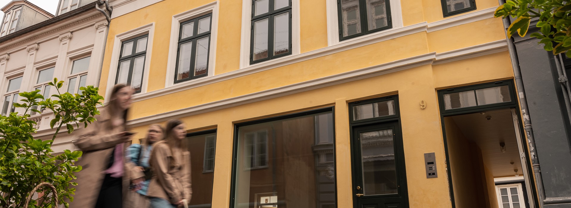 Case: Unik Aarhus-bygning får specialfremstillede døre og vinduer